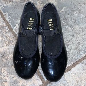 Little girls tap shoes
